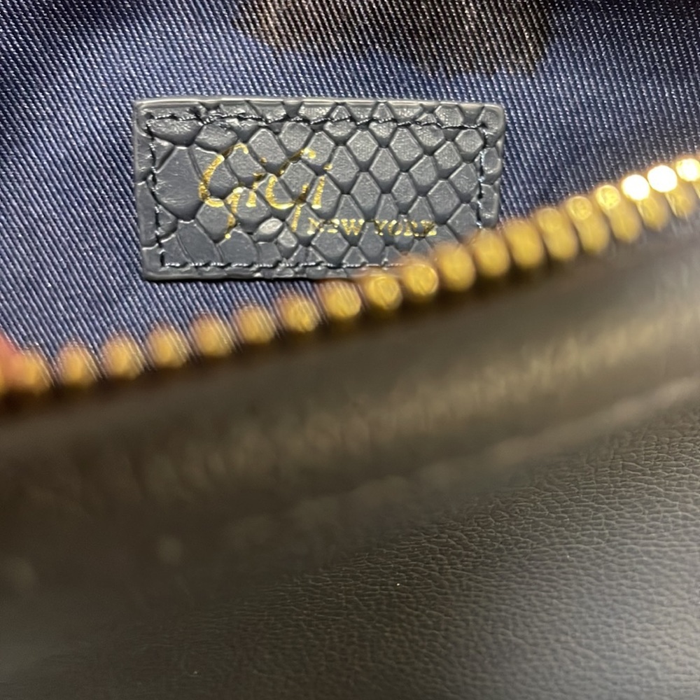 Crossbody - Picture 7 of 8